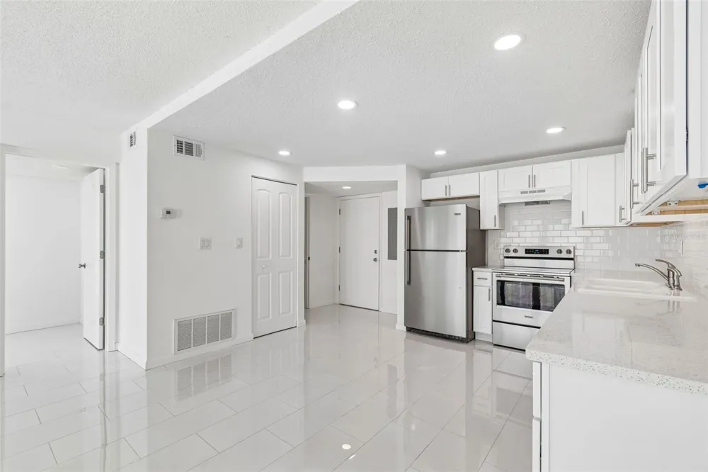 450 TREASURE ISLAND CAUSEWAY #106 Treasure Island, FL 33706