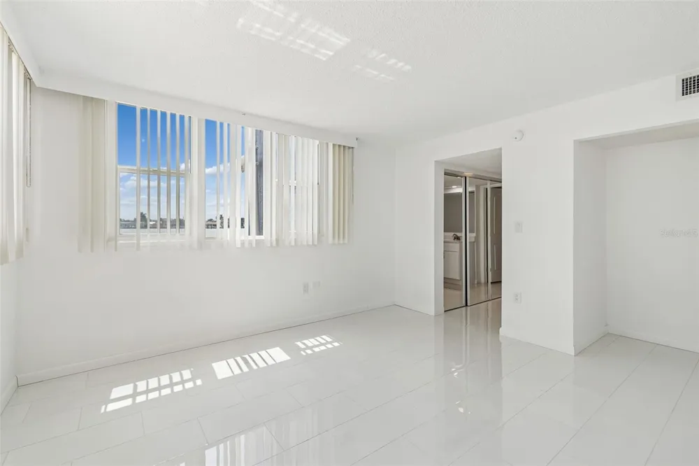 450 TREASURE ISLAND CAUSEWAY #106 Treasure Island, FL 33706