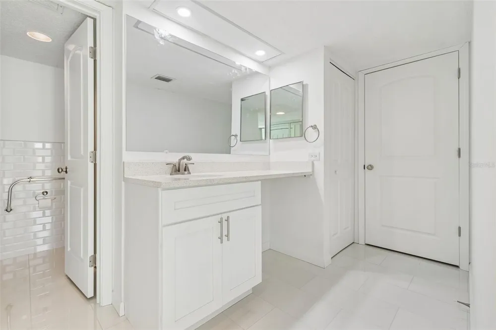 450 TREASURE ISLAND CAUSEWAY #106 Treasure Island, FL 33706