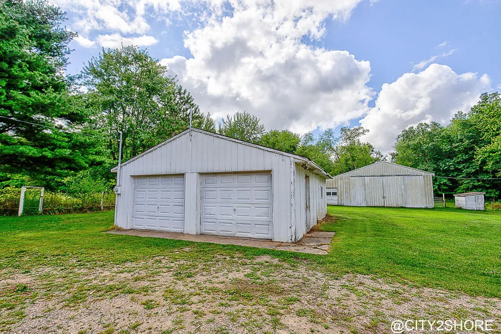 9905 52nd Ave Allendale, MI 49401