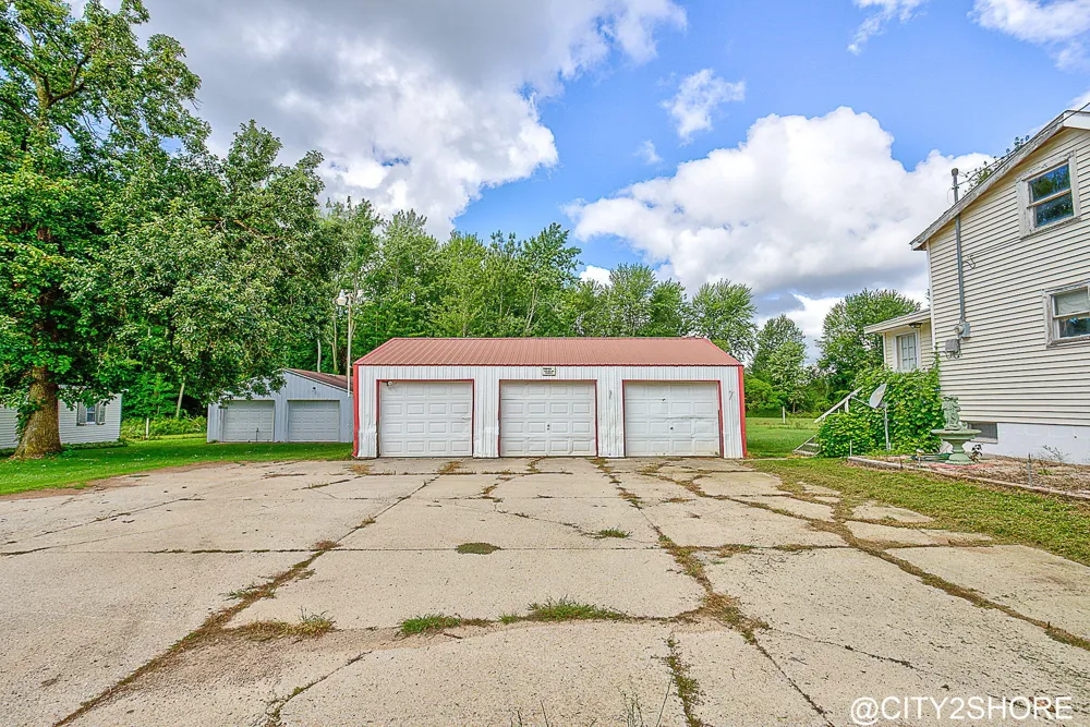 9905 52nd Ave Allendale, MI 49401