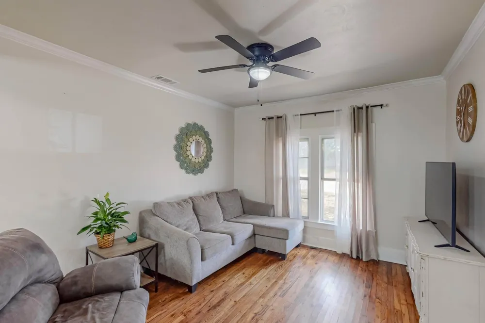 1011 Franklin Street Weatherford, TX 76086