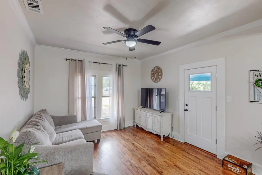 1011 Franklin Street Weatherford, TX 76086