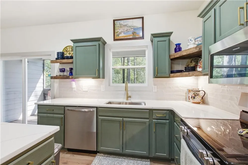 169 View Street Clarkesville, GA 30523