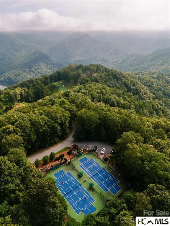 762 Scarlet Oak Road Tuckasegee, NC 28783