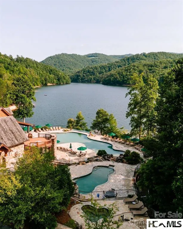 762 Scarlet Oak Road Tuckasegee, NC 28783