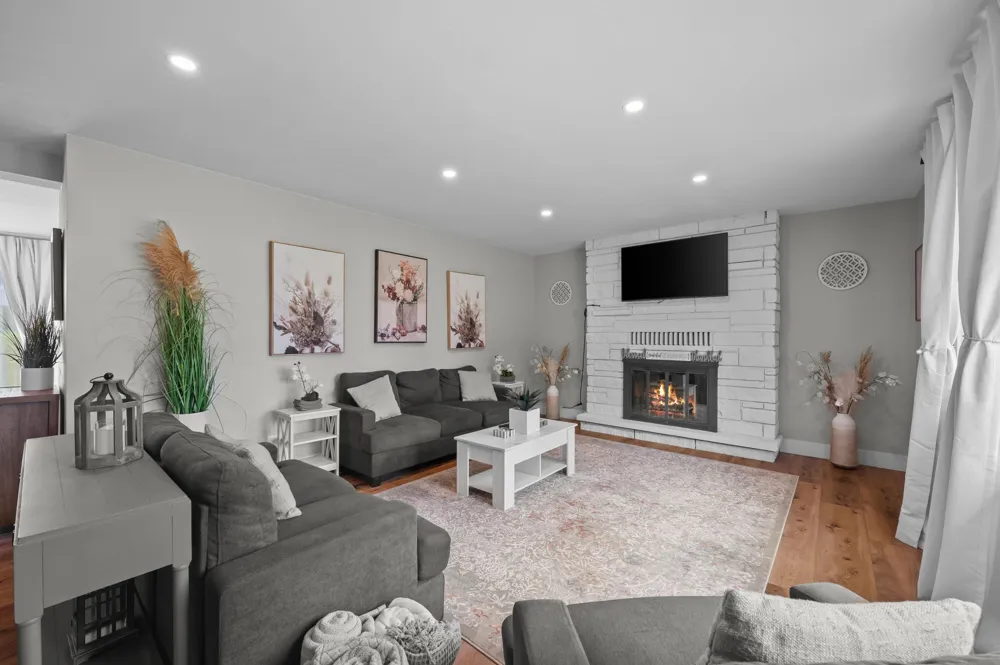 8956 Maplewood Drive Oronoko Charter Township, MI 49103
