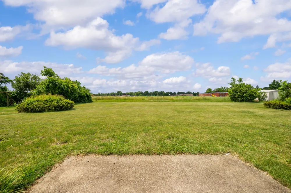 8956 Maplewood Drive Oronoko Charter Township, MI 49103