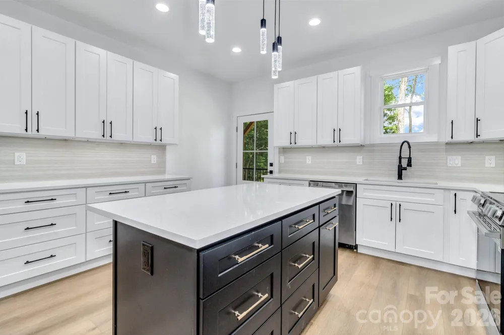 80 Goldenwood Lane Mills River, NC 28759