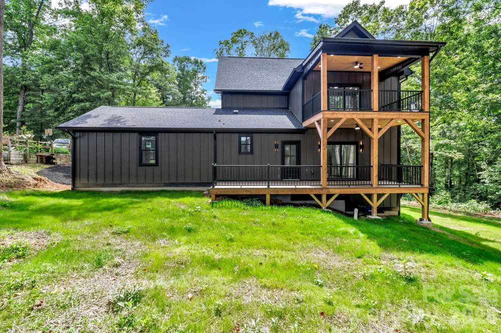 80 Goldenwood Lane Mills River, NC 28759
