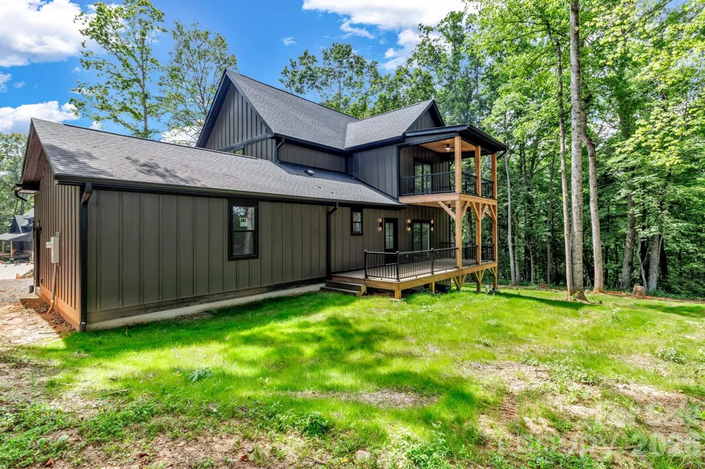 80 Goldenwood Lane Mills River, NC 28759