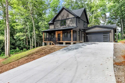 80 Goldenwood Lane