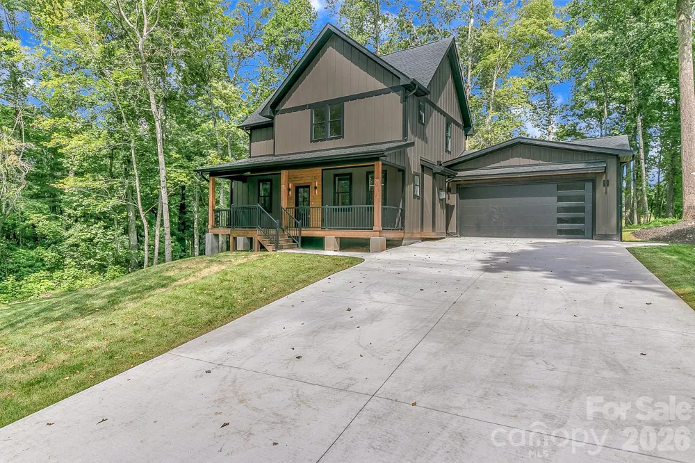 80 Goldenwood Lane Mills River, NC 28759