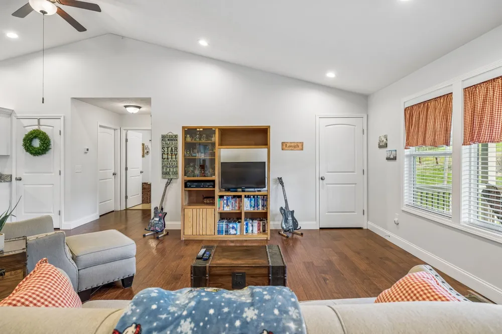 2 Hickman Creek Rd Hickman, TN 38567