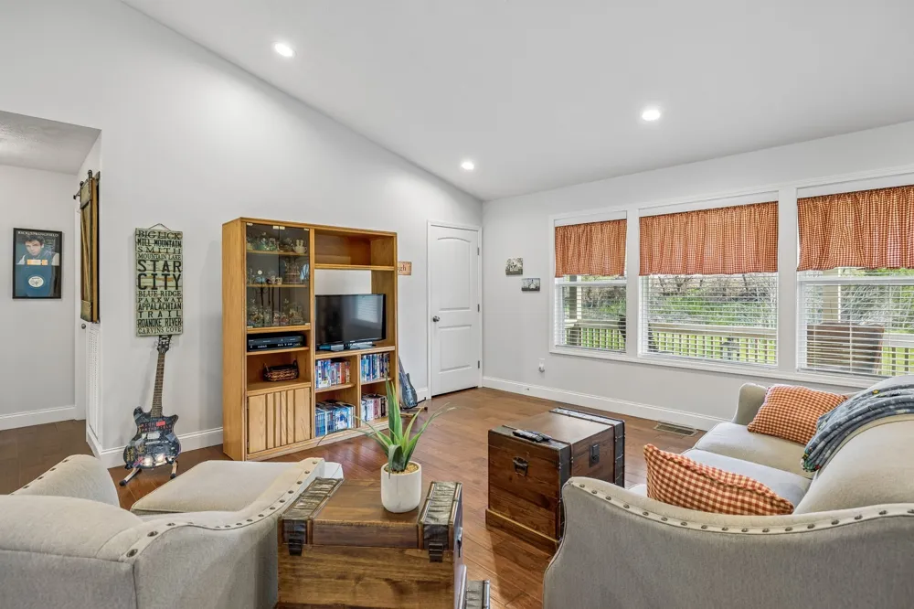 2 Hickman Creek Rd Hickman, TN 38567