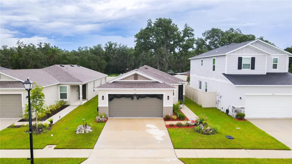 707 CHESTNUT LANE Auburndale, FL 33823