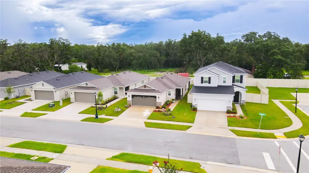 707 CHESTNUT LANE Auburndale, FL 33823