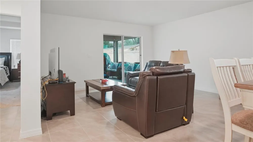 707 CHESTNUT LANE Auburndale, FL 33823