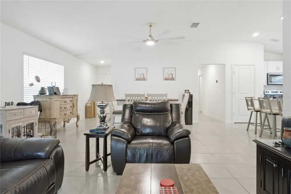 707 CHESTNUT LANE Auburndale, FL 33823