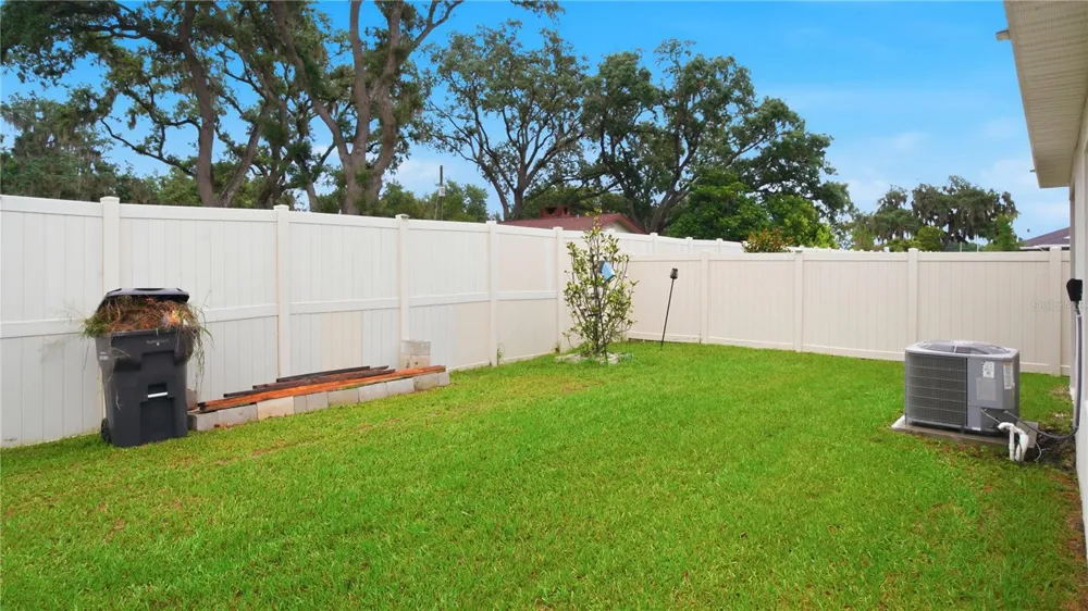 707 CHESTNUT LANE Auburndale, FL 33823