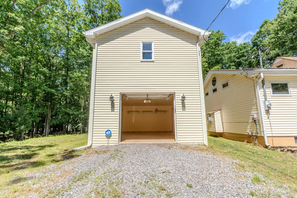 74 LAKE White Haven, PA 18661
