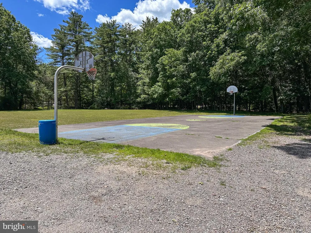 74 LAKE White Haven, PA 18661