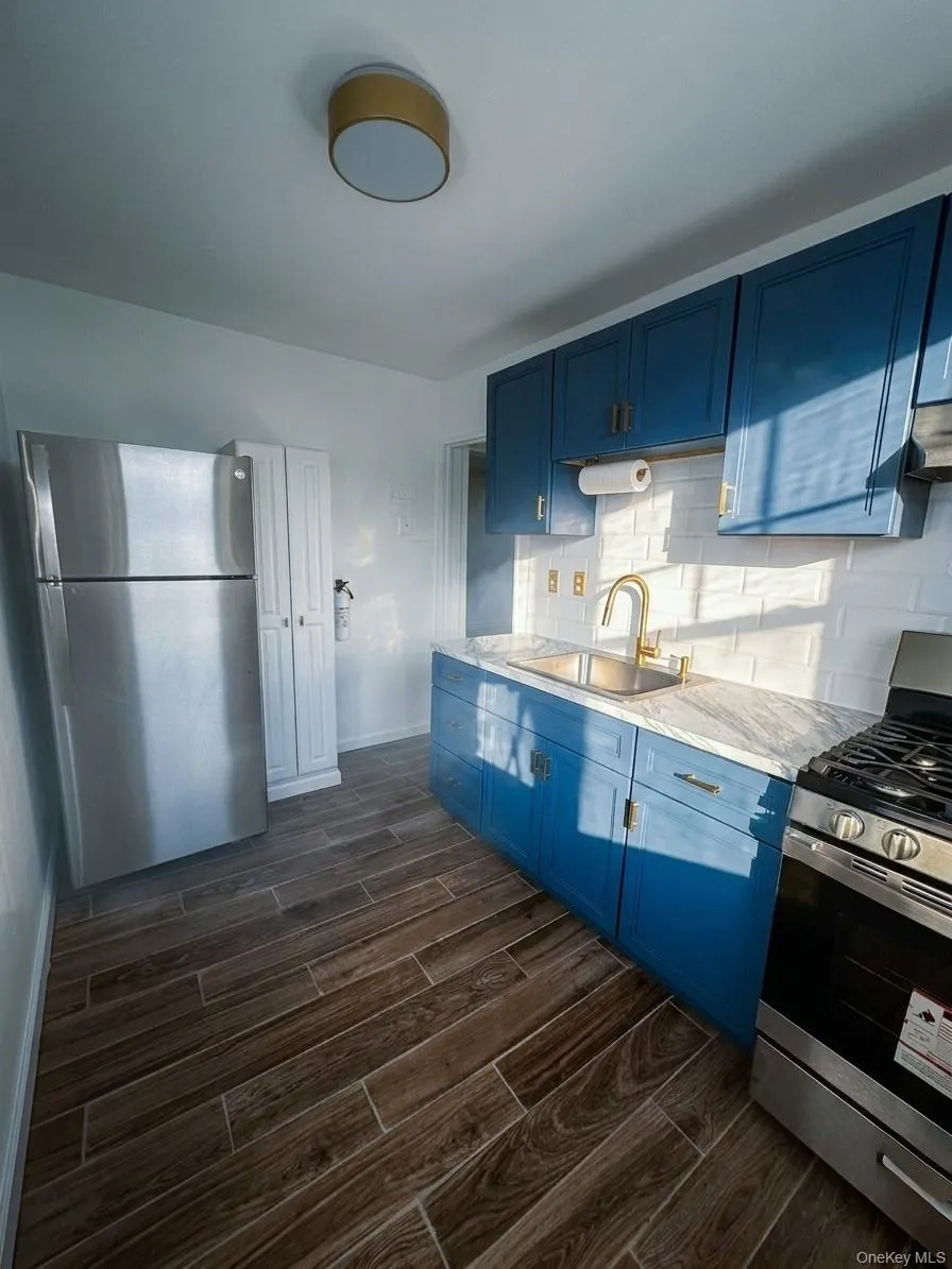 233-06 131 Avenue E 233-06 131 Avenue Avenue #2 Rosedale, NY 11422