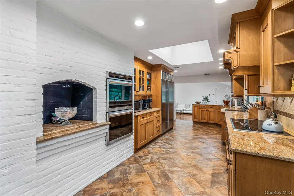 19 Tappentown Lane Brookville, NY 11545
