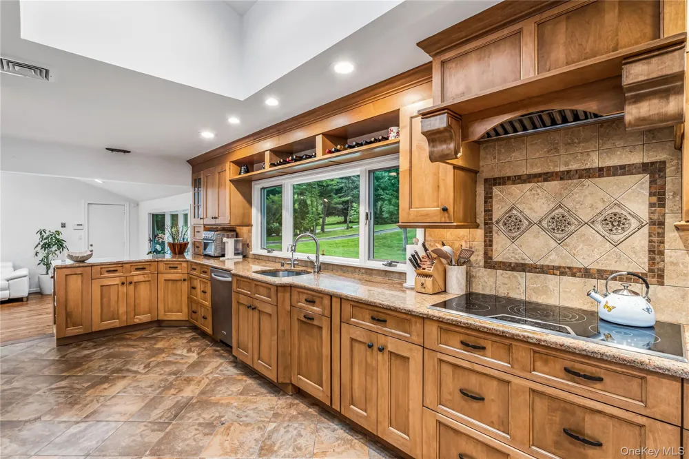 19 Tappentown Lane Brookville, NY 11545