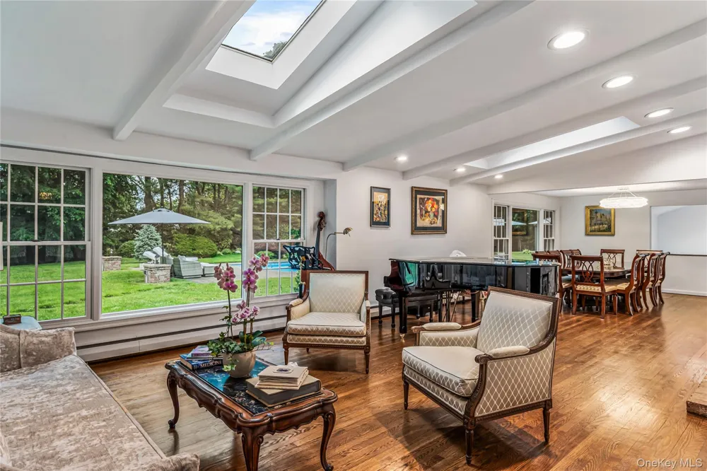 19 Tappentown Lane Brookville, NY 11545