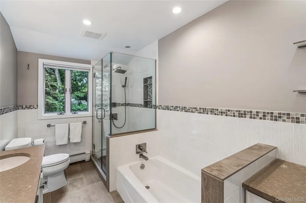 19 Tappentown Lane Brookville, NY 11545