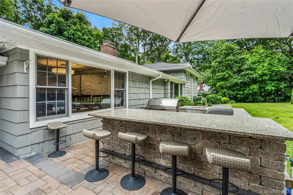 19 Tappentown Lane Brookville, NY 11545