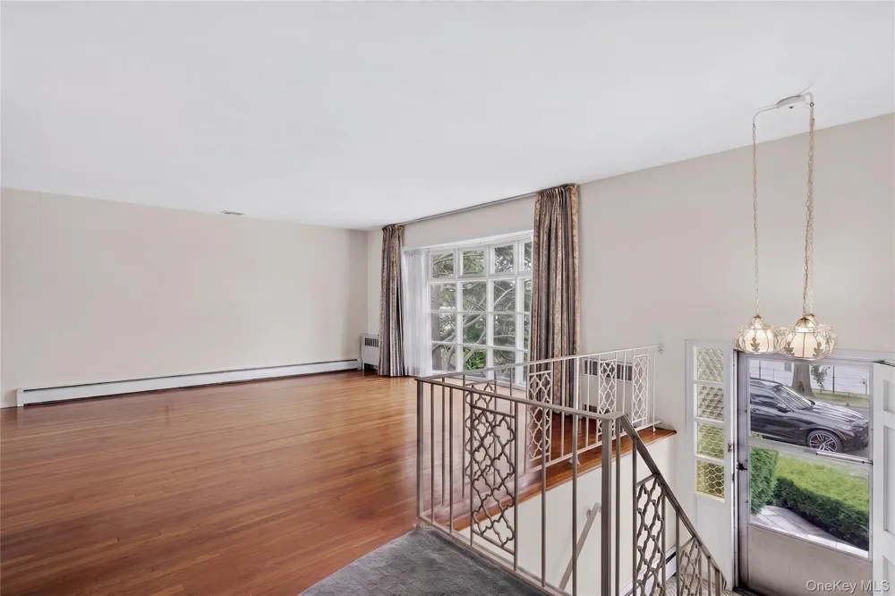 726 University Street Valley Stream, NY 11581