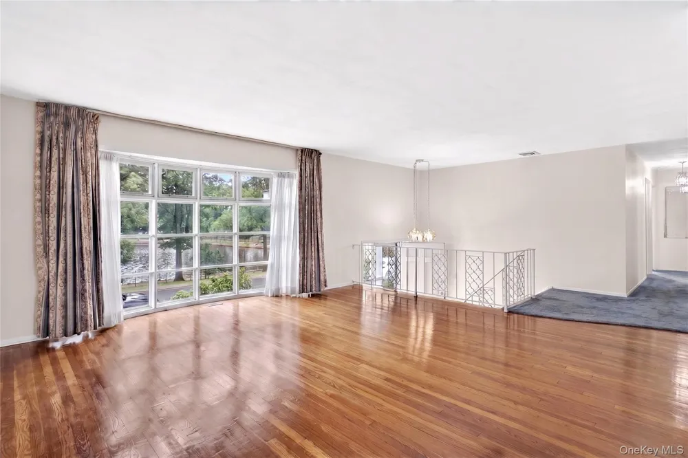 726 University Street Valley Stream, NY 11581