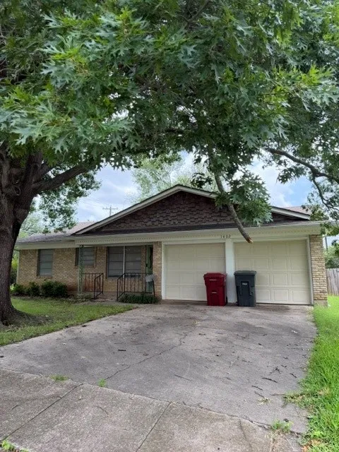 1402 Hillcrest Drive