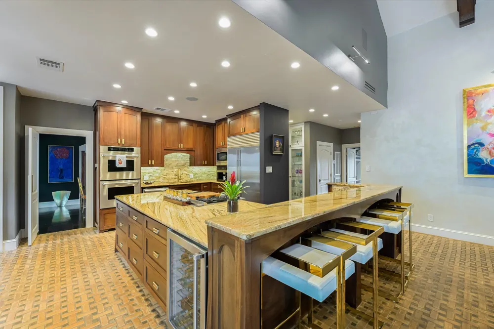 206 Las Lomas Drive West Lake Hills, TX 78746