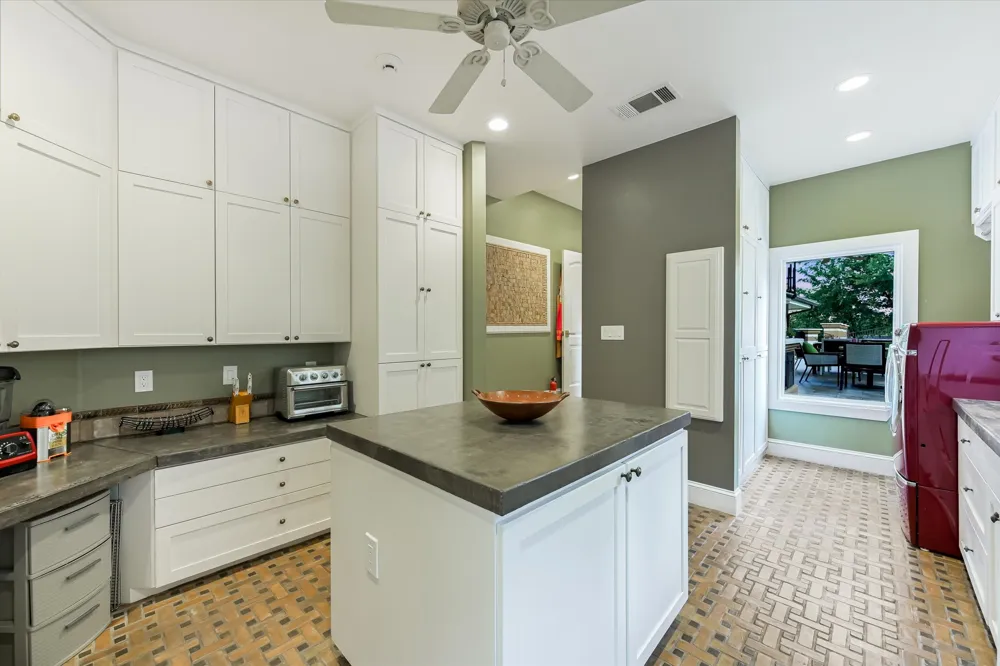 206 Las Lomas Drive West Lake Hills, TX 78746