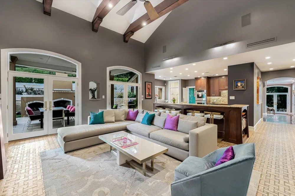 206 Las Lomas Drive West Lake Hills, TX 78746