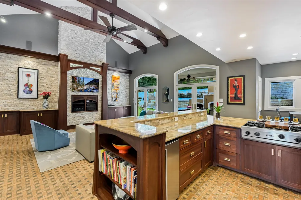 206 Las Lomas Drive West Lake Hills, TX 78746
