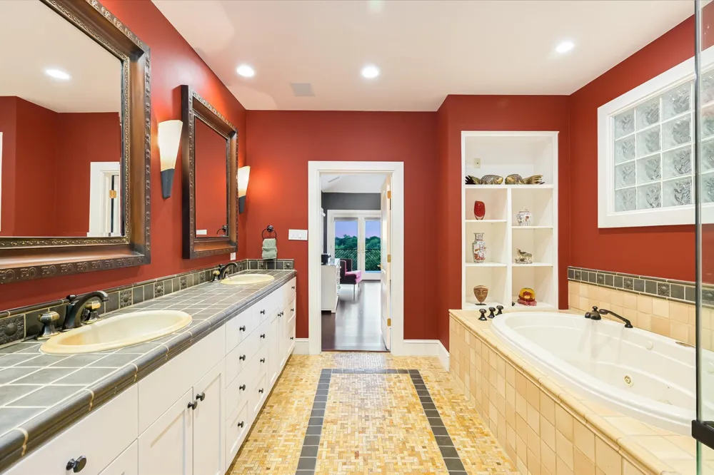 206 Las Lomas Drive West Lake Hills, TX 78746