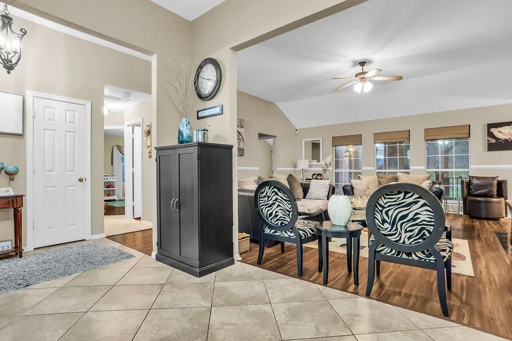 412 Glenbrook Drive Kennedale, TX 76060