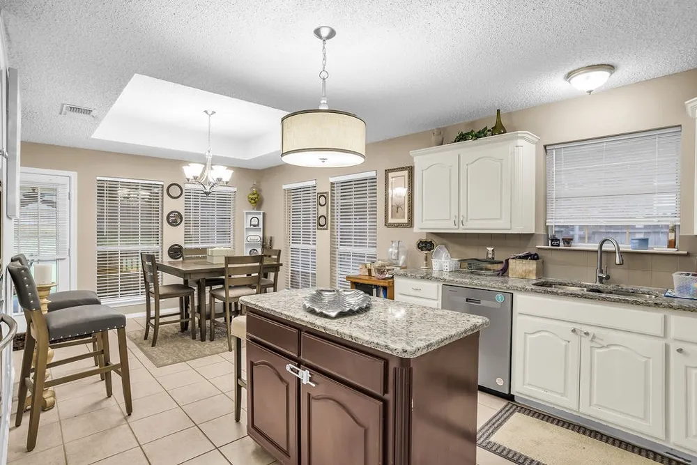 412 Glenbrook Drive Kennedale, TX 76060