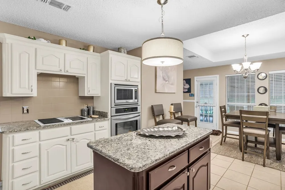 412 Glenbrook Drive Kennedale, TX 76060