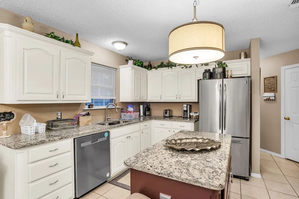 412 Glenbrook Drive Kennedale, TX 76060