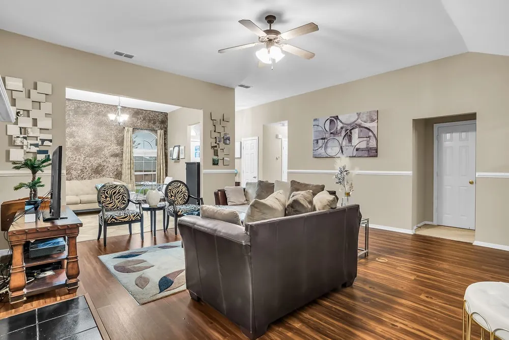 412 Glenbrook Drive Kennedale, TX 76060