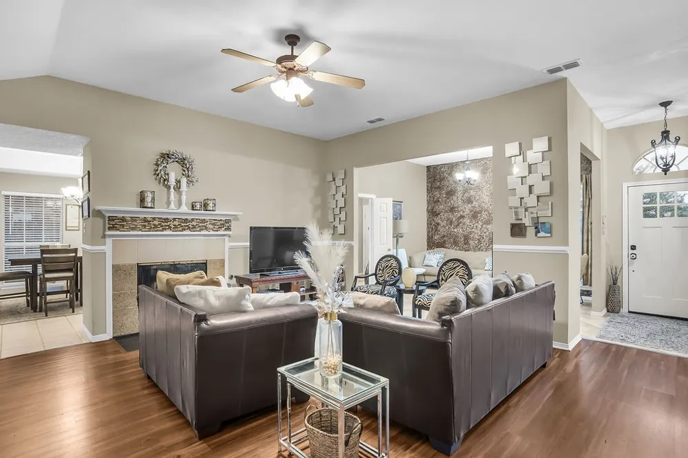 412 Glenbrook Drive Kennedale, TX 76060