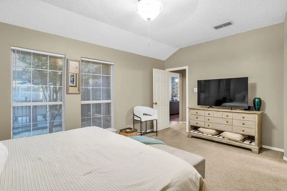 412 Glenbrook Drive Kennedale, TX 76060
