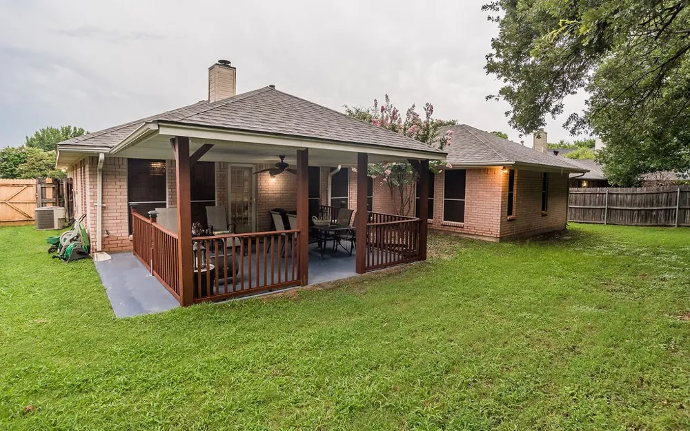 412 Glenbrook Drive Kennedale, TX 76060