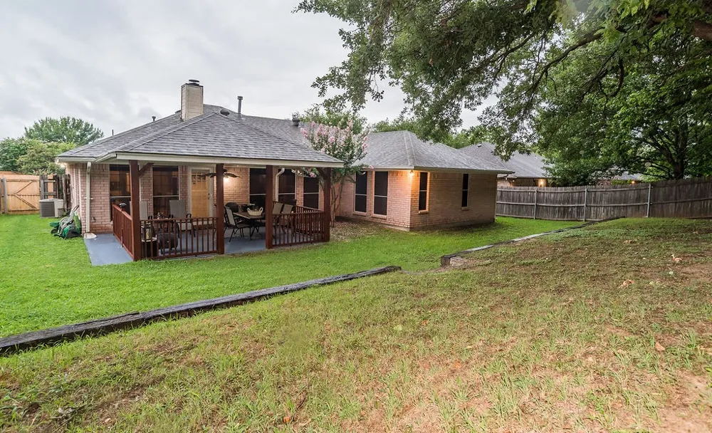 412 Glenbrook Drive Kennedale, TX 76060