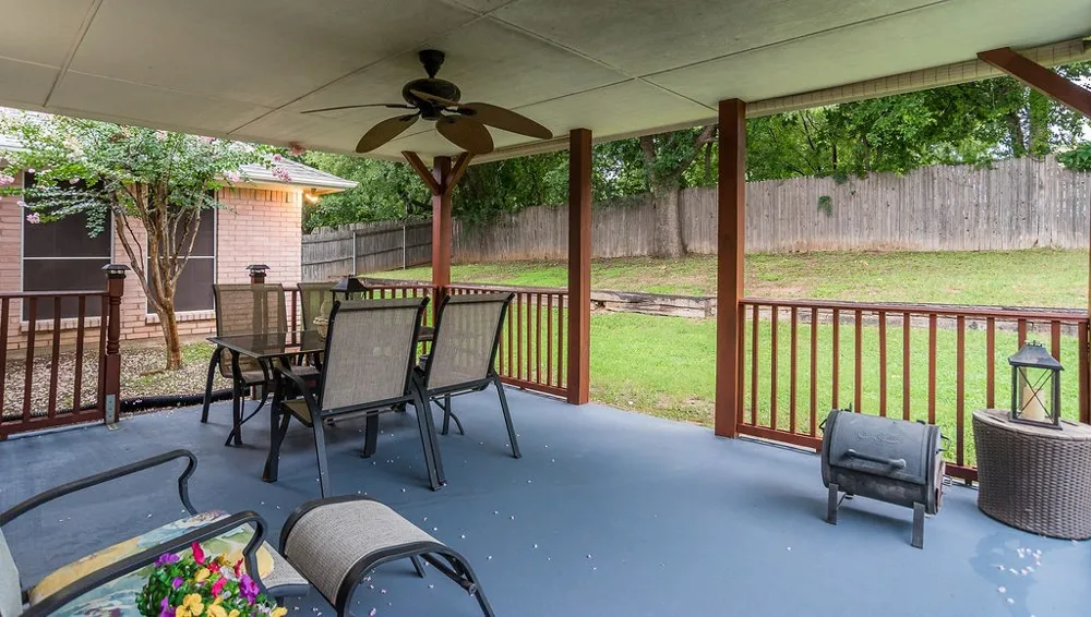 412 Glenbrook Drive Kennedale, TX 76060